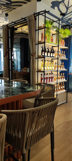 Inside 35 seats at Drinks & Co in Paris