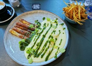 Asperges blanches des Landes , rôties et nappées d'une crème de pomme de terre et cresson at Drinks & Co in Paris