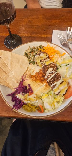 Comida maravilhosa! Não é super barato, mas definitivamente não é a opção mais cara at Tahini in Cartagena