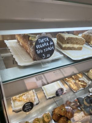 Vegan lemon cake  #Veganuary at Motu Nui in Tenerife