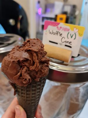 HBM Chocolate Ice cream with Charcoal Cone ~ 24/2/22 at Heartbreak Melts in Northeast Singapore