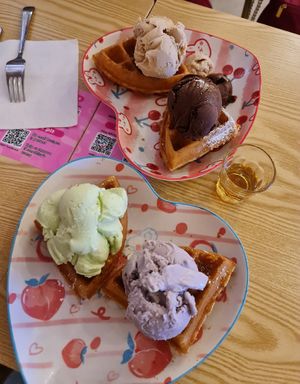 Waffle Ice Cream  ~ 10/3/22 at Heartbreak Melts in Northeast Singapore
