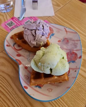 Taro & Honey Dew  ~ 10/3/22 at Heartbreak Melts in Northeast Singapore