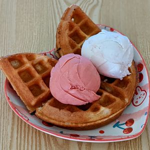 Good Ol' Strawberry Ice-Cream and Coconut Ice-Cream with Waffles at Heartbreak Melts in Northeast Singapore