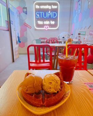Ice cream and juice  at Heartbreak Melts in Northeast Singapore