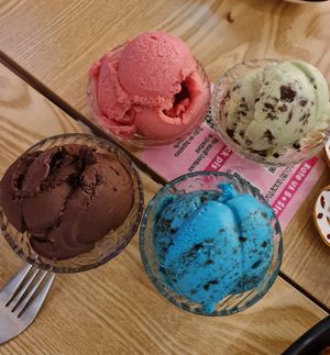 Assorted flavours ~ 21/8/22 at Heartbreak Melts in Northeast Singapore