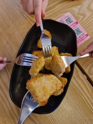 Nugget cheers ~ 21/8/22 at Heartbreak Melts in Northeast Singapore