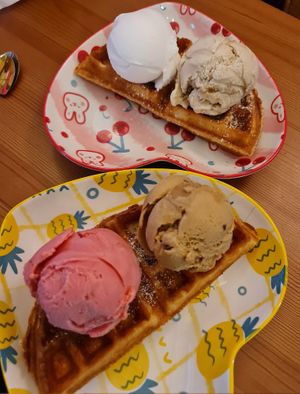 Coconut,  Tao Huay Gula Malaka, Strawberry, Hojicha Cacao nibs ~ 31/01/23 at Heartbreak Melts in Northeast Singapore