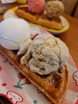 Coconut,  Tao Huay Gula Malaka ~ 31/01/23 at Heartbreak Melts in Northeast Singapore