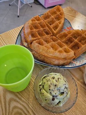 Peppermint flavoured ice cream and waffle ~  25/6/24 at Heartbreak Melts in Northeast Singapore