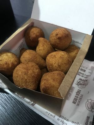 Boa massa! Recomendo a de shimeji  at Um Sonho de Coxinha (Cantina Vegana) in Sao Paulo