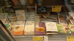 part of vegan fridge at Naturalia in Venice