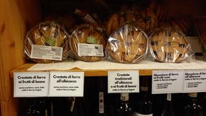 vegan crostate at Naturalia in Venice