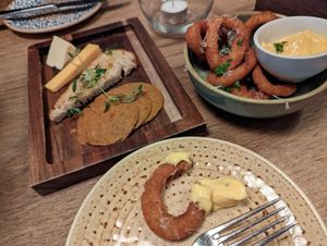 Onion rings and charcuterie at Veganska Ölbaren in Stockholm