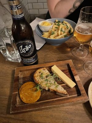 Pommes & lite ost och charkbricka  at Veganska Ölbaren in Stockholm