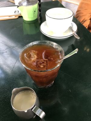 decaf iced americano with oat milk and chai latte   at Fietsen in Stuttgart