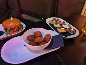 vegan chicken nuggers and dippin sauces  at Klandestine in Basel