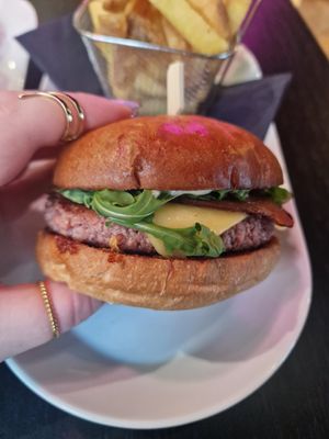 Bacon Cheeseburger at Klandestine in Basel