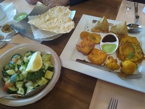 Veg starter platter, cucumber salad with Indian spices at Indian Palace in Mainz