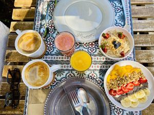 1st course: Overnight oats or Yoghurt????   at Tabuas in Sintra