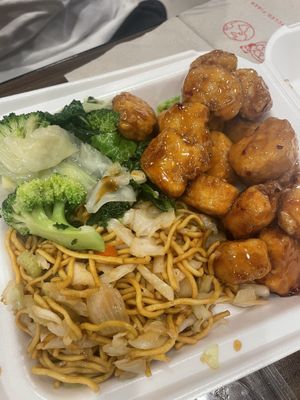 Orange beyond chikn, green veggies and chow mein  at Panda Express in Altamonte Springs
