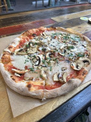 Vegane Funghi-Pizza  at PIZZAGLÜCK in Bremen