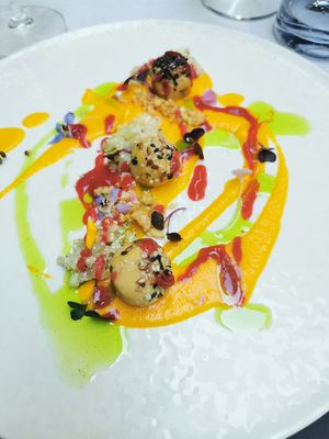 Praline di legumi con crema alle carote, finocchi e crumble di frutta secca at Caffè Tomaso in Udine