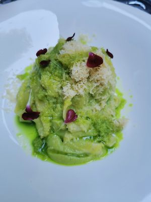 Tagliatelle con crema di zucchine e grattugiato vegetale at Caffè Tomaso in Udine
