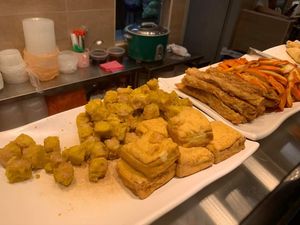 Buffet. Photo by Henry Lau aka Mr Purple. at e Veg - Marina Square - 益素食 in Central Singapore