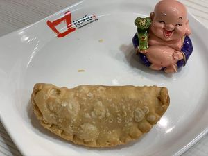 Curry puff. Photo by Henry Lau aka Mr Purple. at e Veg - Marina Square - 益素食 in Central Singapore