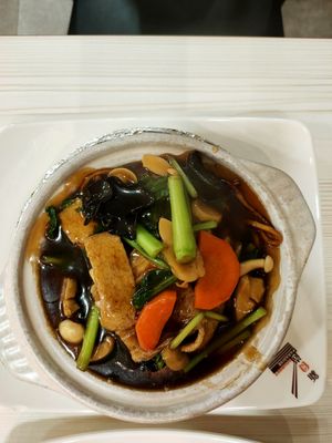 Claypot noodle at e Veg - Marina Square - 益素食 in Central Singapore