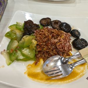 Each item priced at $1.50, with curry sauce added at e Veg - Marina Square - 益素食 in Central Singapore