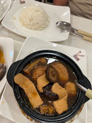 Braised mushrooms - disappointing and flat  at e Veg - Marina Square - 益素食 in Central Singapore