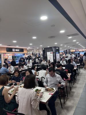 Seating   at e Veg - Marina Square - 益素食 in Central Singapore
