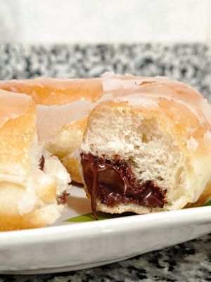 Donut vegano relleno de chocolate at La Guafle in Elche