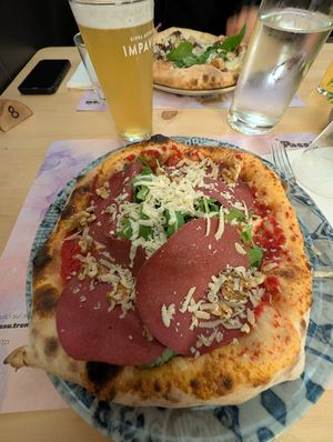 Pizza con formaggio e affettato vegani at Uva e Menta - Maybe closed in Trento