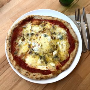 Pizza Ribouldingue - végétarienne - 4 fromages   at Pizzéria Agapè in Nantes