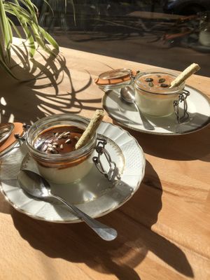 Fromage blanc fermier - caramel ou coulis de fruits de saison - 4€  at Pizzéria Agapè in Nantes