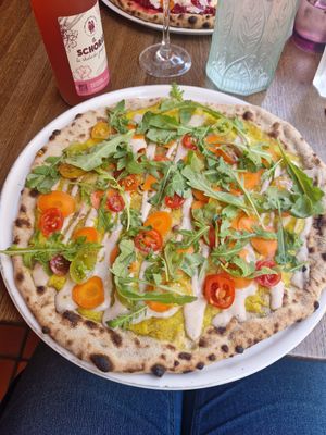 Bamboche pizza with seasonal products at Pizzéria Agapè in Nantes