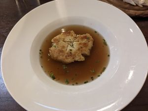 Kaspressknödelsuppa at Tisch in Vienna