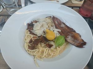 Spaghetti Carbonara - großartig! at Tisch in Vienna
