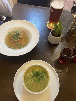 Kaspressknödelsuppe und Wildkräutersuppe  at Tisch in Vienna