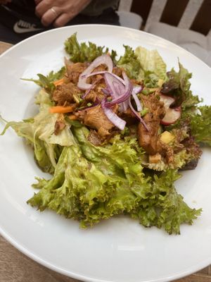 Salat mit Eierschwammerl  at Tisch in Vienna