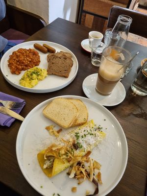 Omelette & english breakfast at Tisch in Vienna