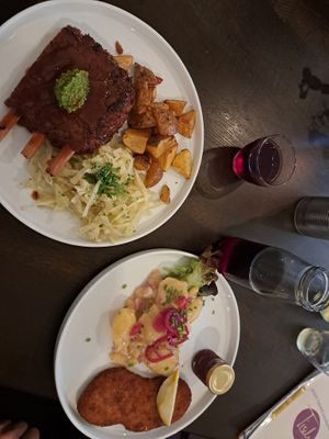 Spareribs & Schnitzel at Tisch in Vienna