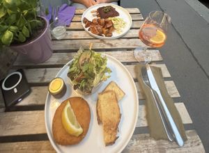 Vegane spare-Ribs & gebackener Camembert  at Tisch in Vienna
