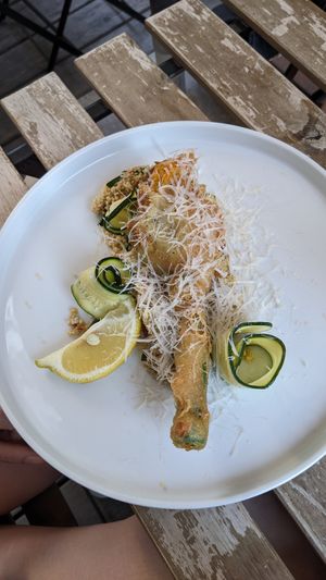 Zucchini flower at Tisch in Vienna