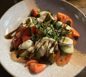 Veganer Caprese Salat  at Tisch in Vienna