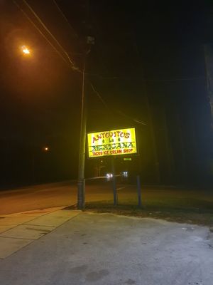 Sign at Antojitos La Mexicana in Apopka