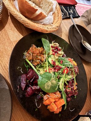 gemischter vorspeisenteller für 1-2 personen   at Ya Habibi in Graz